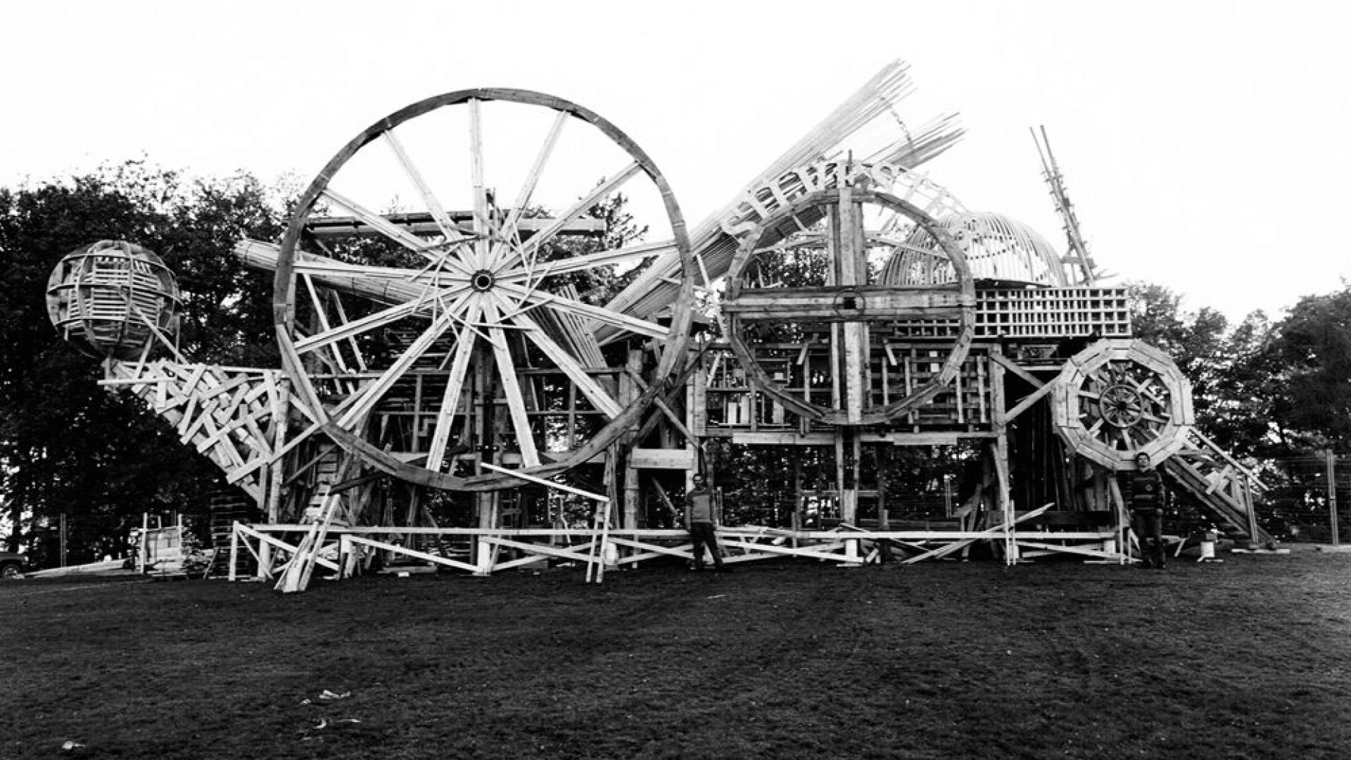 Skulptur Silvester des Künstlers Bernhard Luginbühl