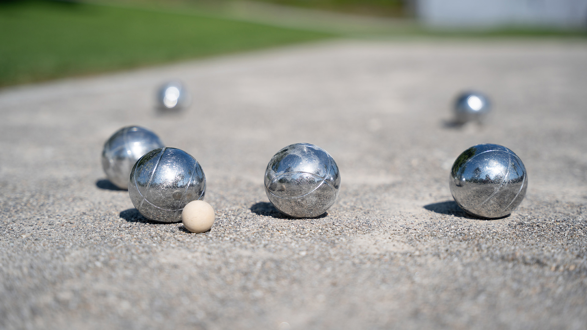 Geworfene Boule Kugeln