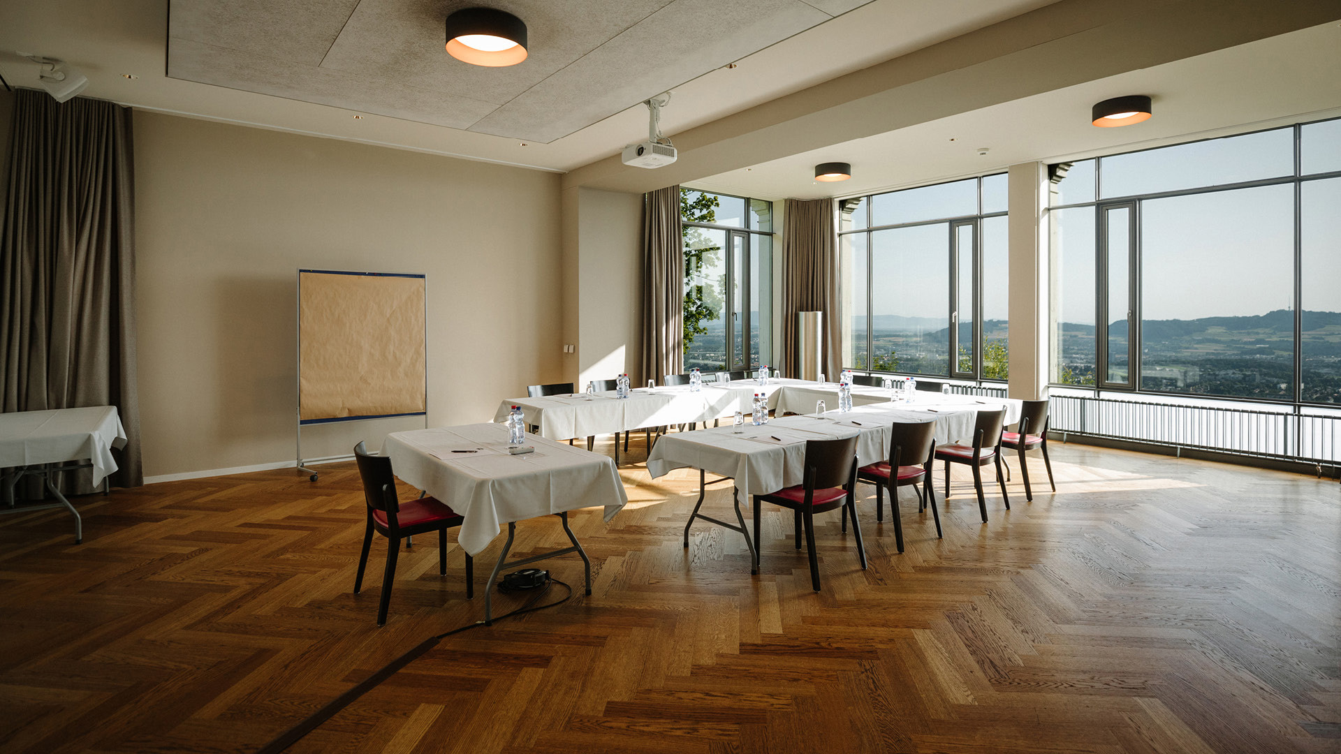 U-Form im Seminarraum Ussicht