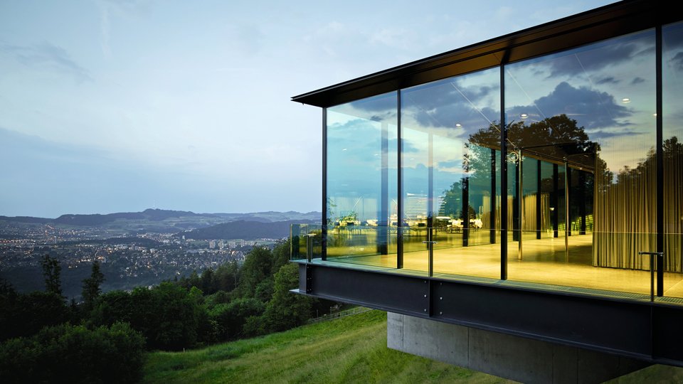 Aussenansicht Pavillon bei Abenddämmerung