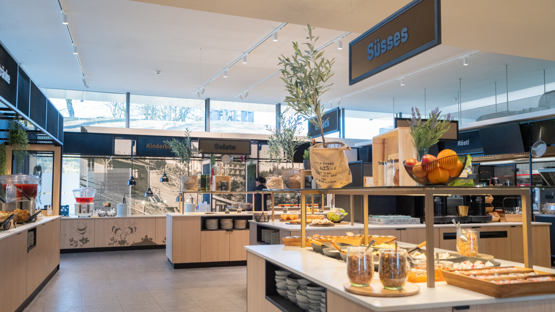 Der Buffetbereich vom Selbstwahlrestaurant Huusbüffe