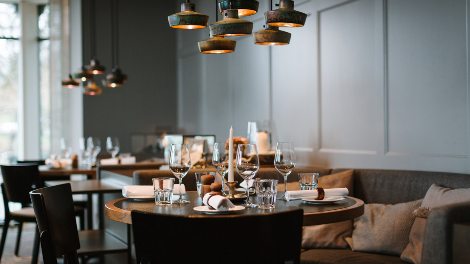 Gedeckte Tische in der Stube des Restaurant Gurtners