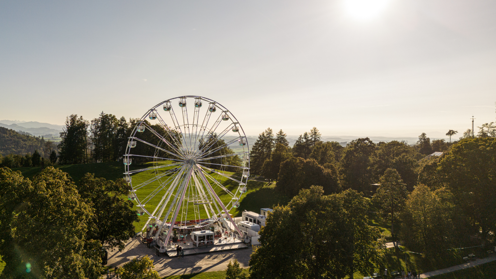 Das Riesenrad bei Tag.