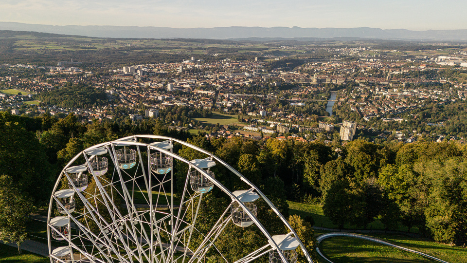 Das höchste Riesenrad in Bern mit bester Aussicht auf die Stadt und das Mittelland