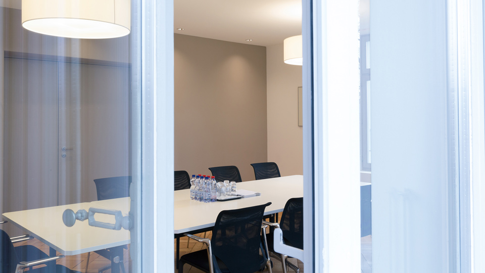 Alle Seminarräume verfügen über einen Balkon