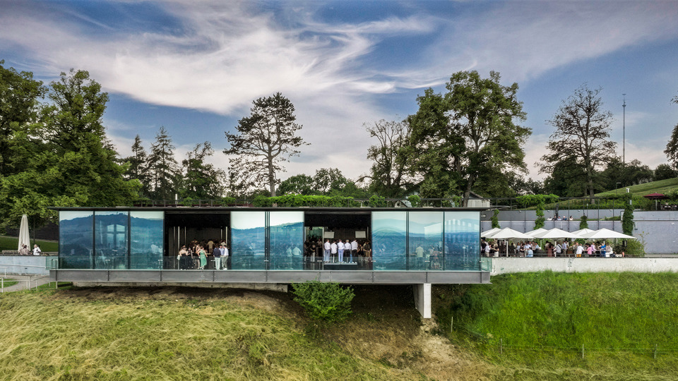 Die Eventlocation Pavillon von vorne bei einem Grossanlass