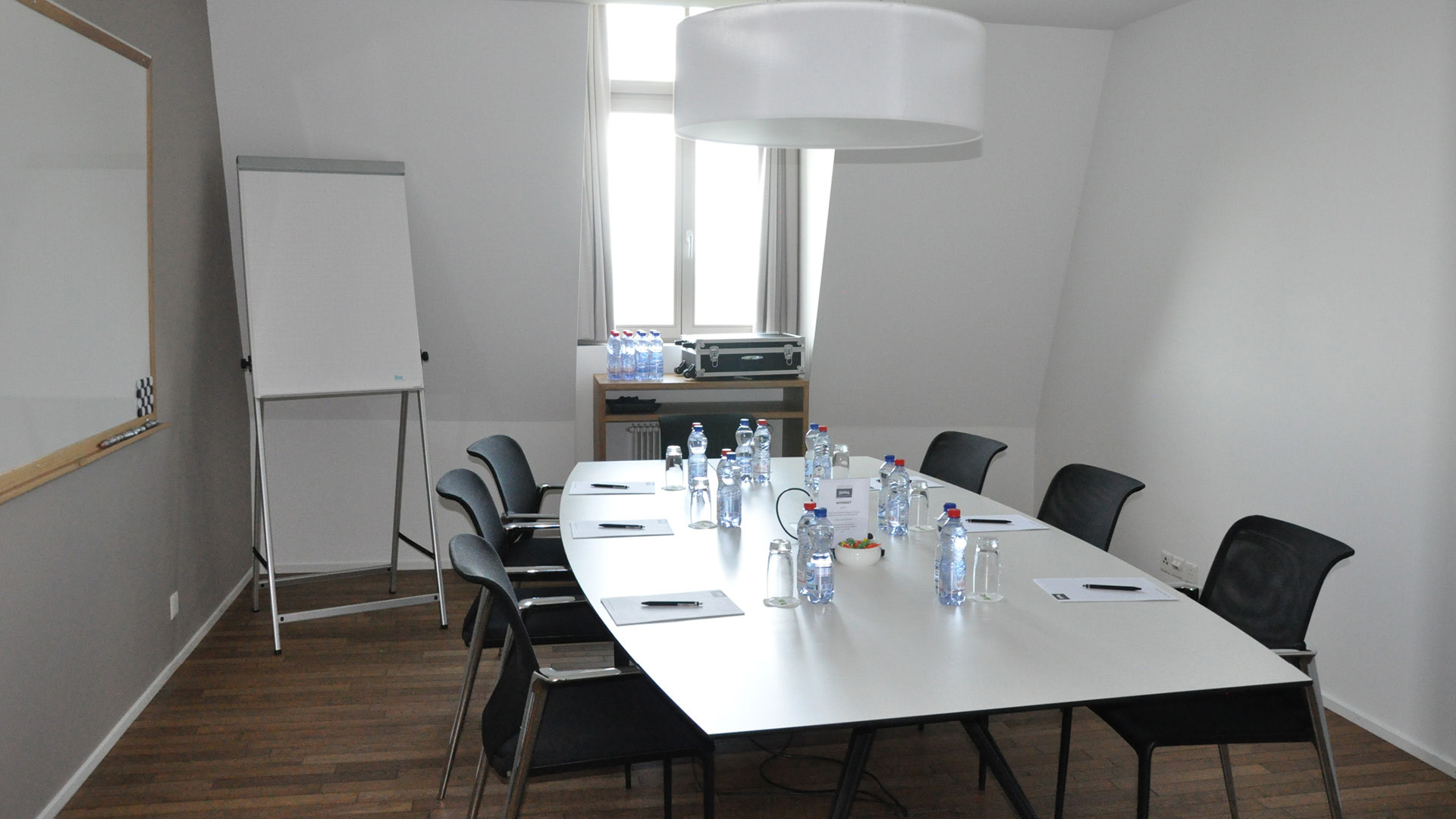 Blocktisch im Seminarraum Artist