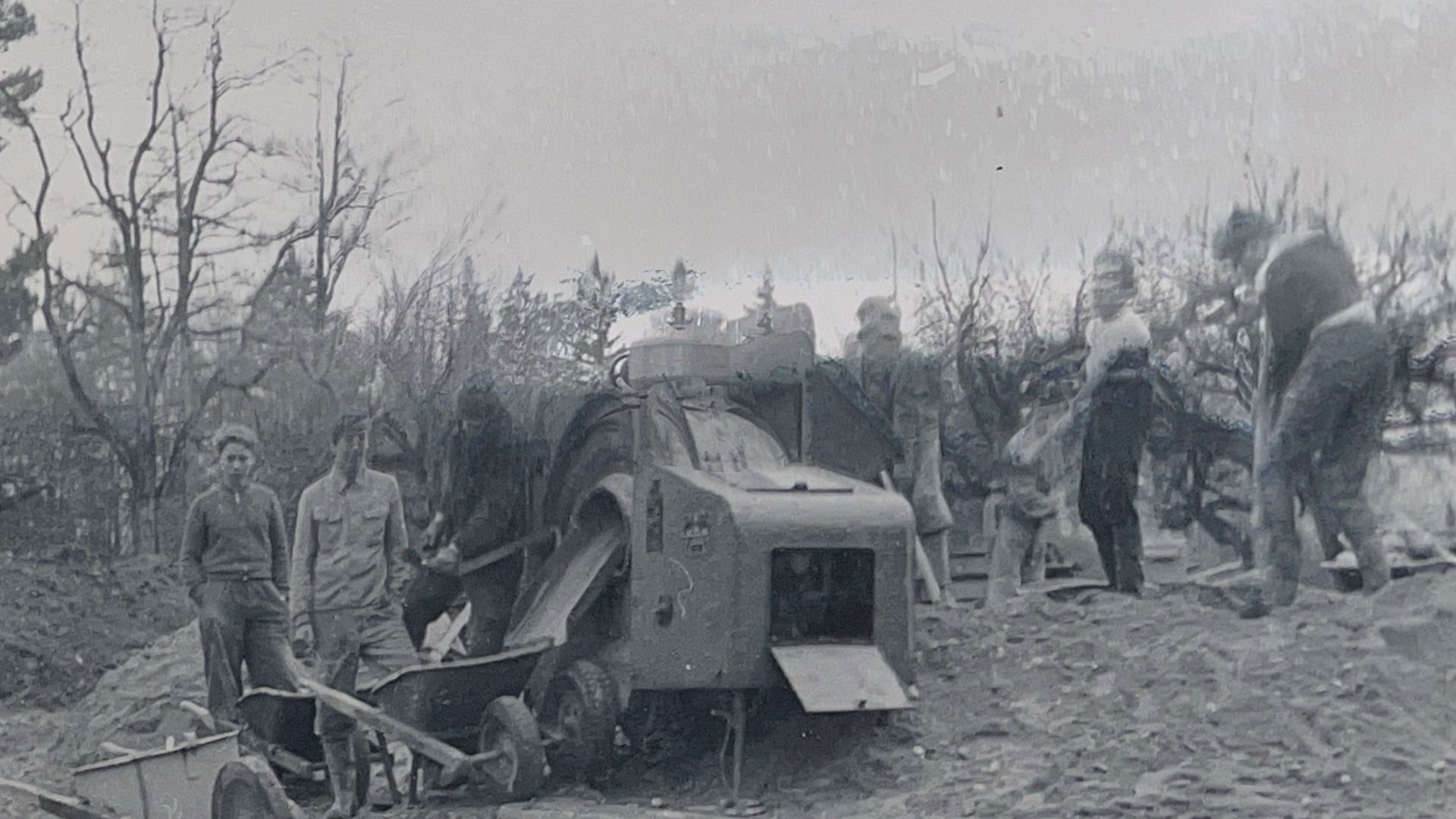 Die Jungs und Männer verfeinern die Erde.