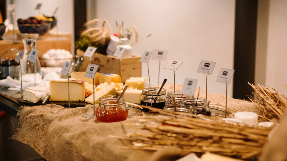 Die Käse- und Konfitürenauswahl beim Schüür-Brunch-