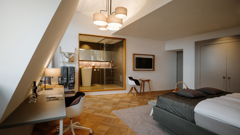 Das Hotelzimmer ieu im Kulm Gebäude